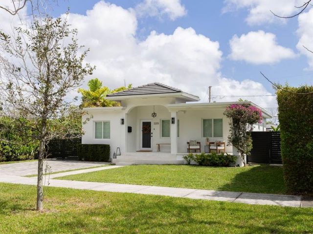 Home for sale at 3205 SW 68th Ave - photo 7523311