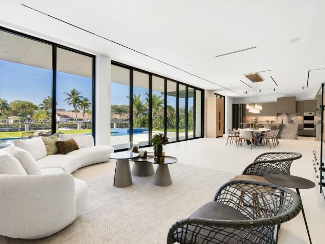 Home for rent at 493 Holiday Dr - photo 7525293