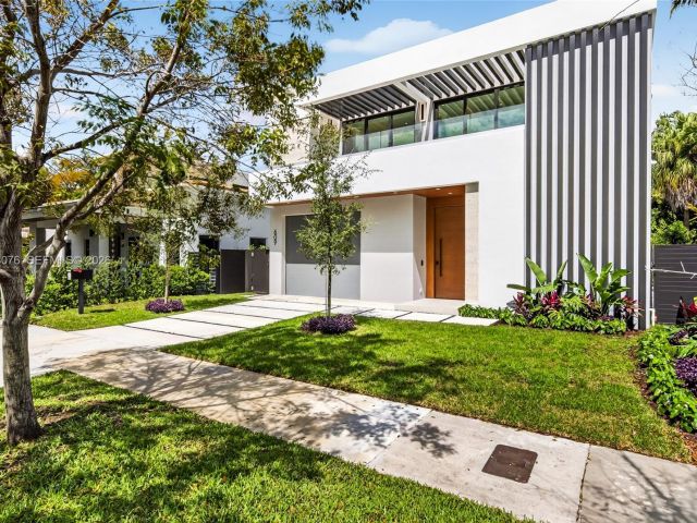 Home for sale at 609 SW 24th Rd - photo 7523343