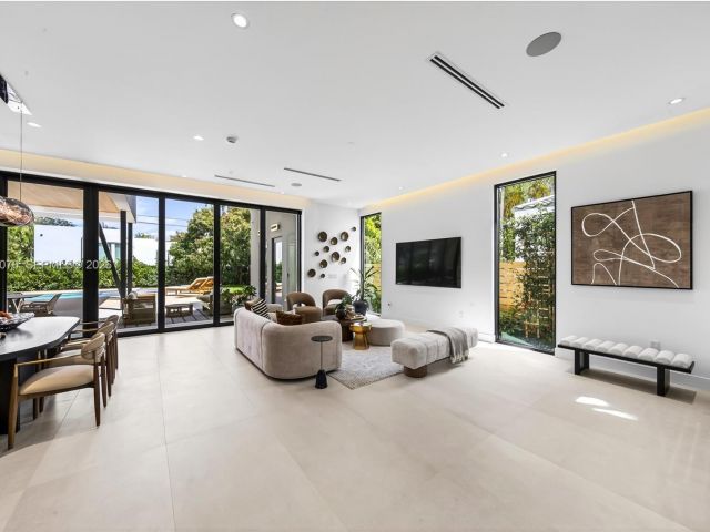 Home for sale at 609 SW 24th Rd - photo 7523348