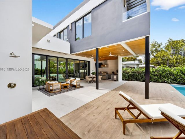 Home for sale at 609 SW 24th Rd - photo 7523357