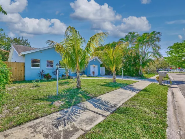3-bedroom home for sale in Boca Raton - 9020 SW 8th Street - MondialRealty