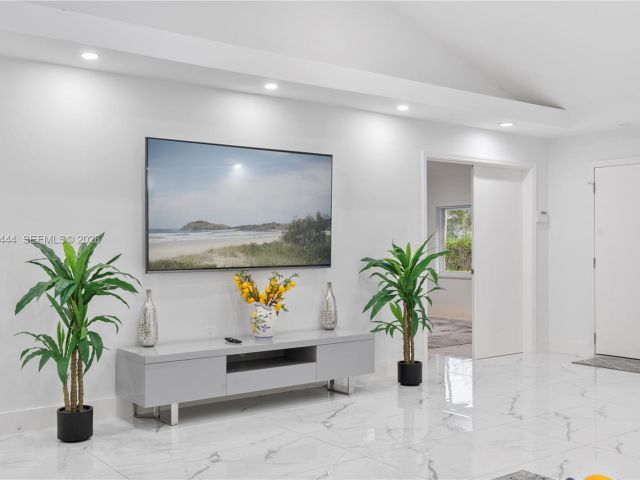 Home for rent at 1247 Jackson St - photo 7524074