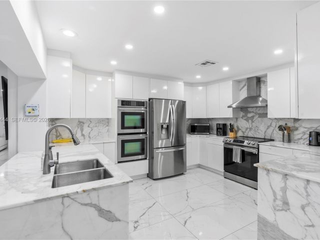 Home for rent at 1247 Jackson St - photo 7524081