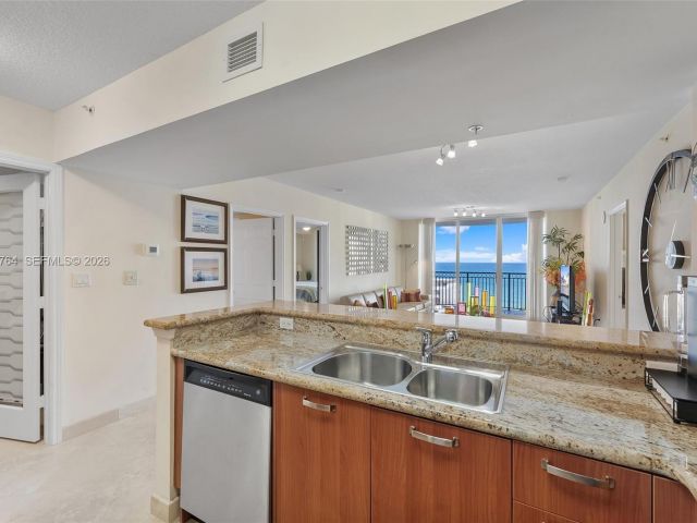 Apartment for sale  Unit #1106 - photo 7526476