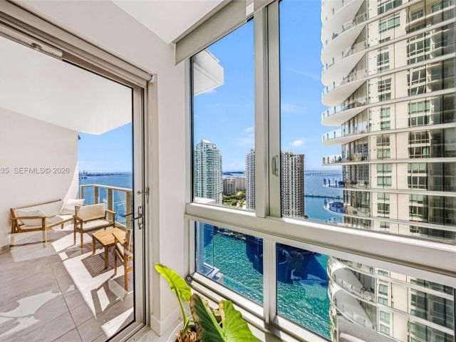 2-bedroom condo for sale in Miami - 300 S Biscayne Blvd T-2806 - MondialRealty