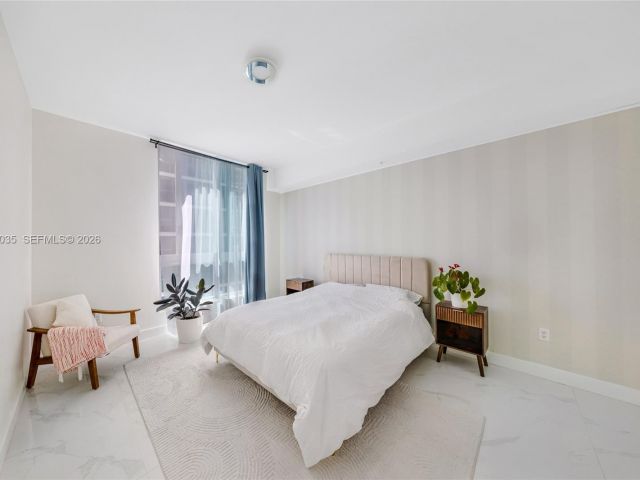 2-bedroom condo for sale in Miami - 300 S Biscayne Blvd T-2806 - MondialRealty