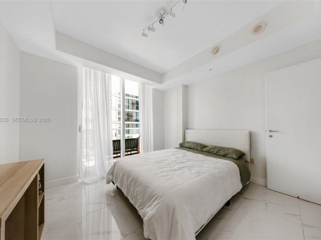 2-bedroom condo for sale in Miami - 300 S Biscayne Blvd T-2806 - MondialRealty