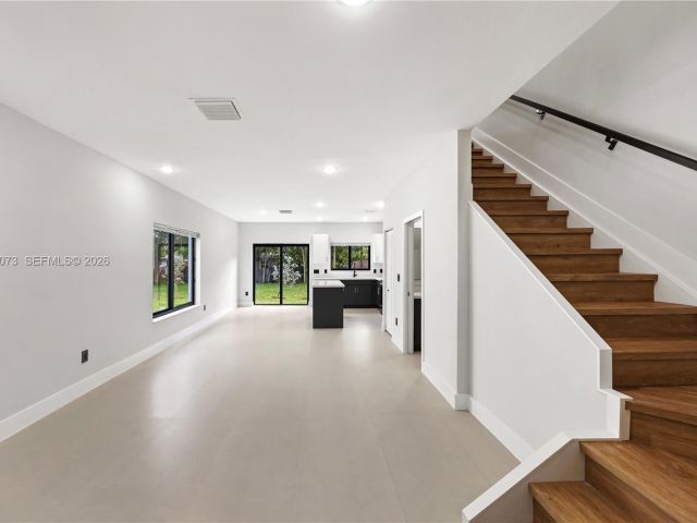 Home for rent at 122 NW 5th Ave - photo 7524736