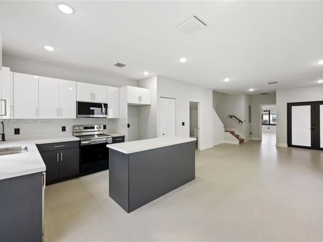 Home for rent at 122 NW 5th Ave - photo 7524737