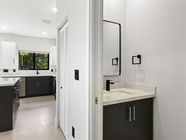 Home for rent at 122 NW 5th Ave - photo 7524738