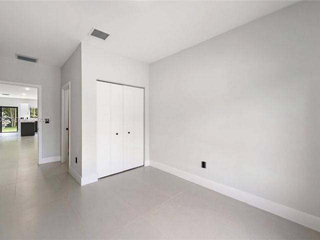 Home for rent at 122 NW 5th Ave - photo 7524744