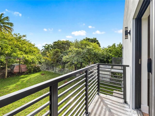 Home for rent at 122 NW 5th Ave - photo 7524748