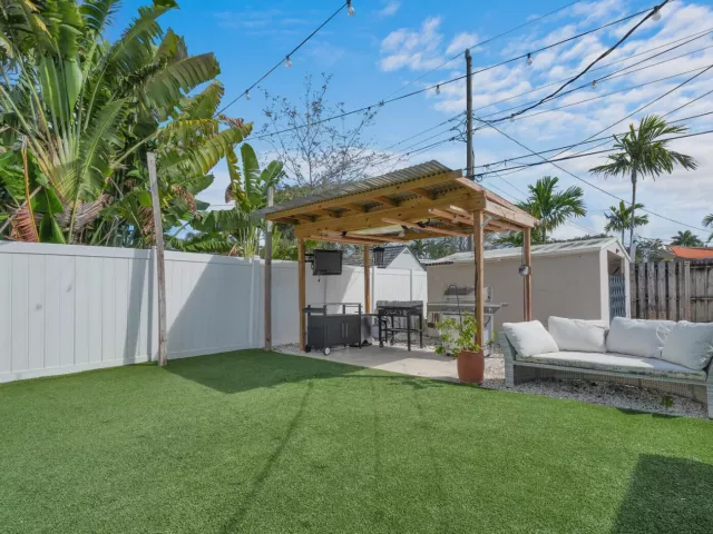 3-bedroom home for sale in Wilton Manors - 2824 NW 6th Avenue - MondialRealty