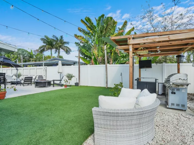 3-bedroom home for sale in Wilton Manors - 2824 NW 6th Avenue - MondialRealty
