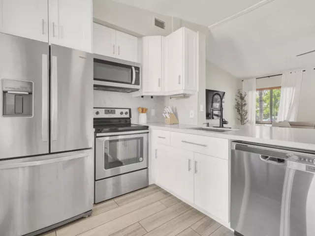 3-bedroom home for sale in Wilton Manors - 2824 NW 6th Avenue - MondialRealty