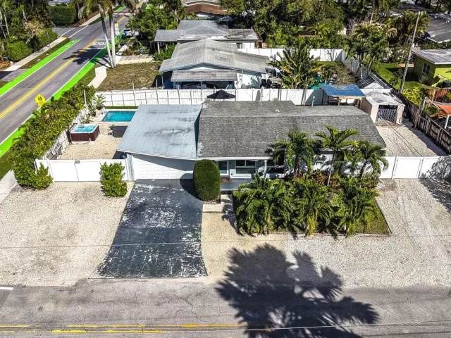3-bedroom home for sale in Wilton Manors - 2824 NW 6th Avenue - MondialRealty