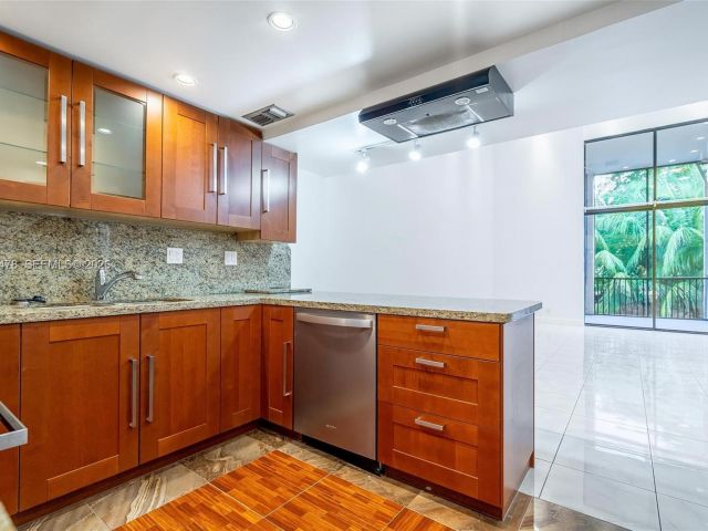 Home for rent at 20347 W Country Club Dr TH15 - photo 7525908