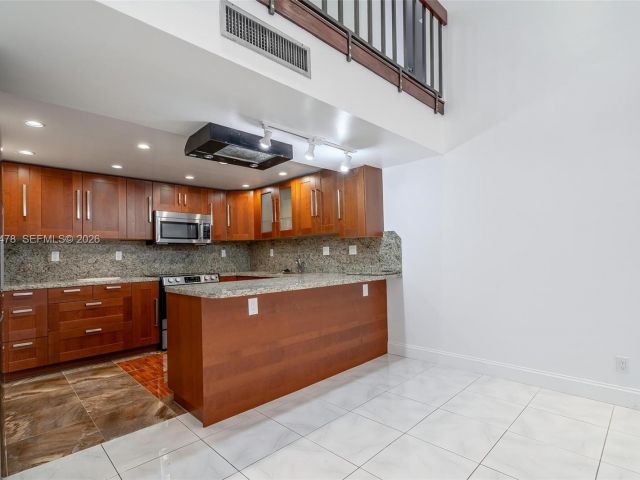 Home for rent at 20347 W Country Club Dr TH15 - photo 7525910