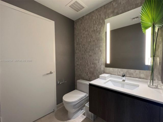 Apartment for sale  Unit #2404 - photo 7533700