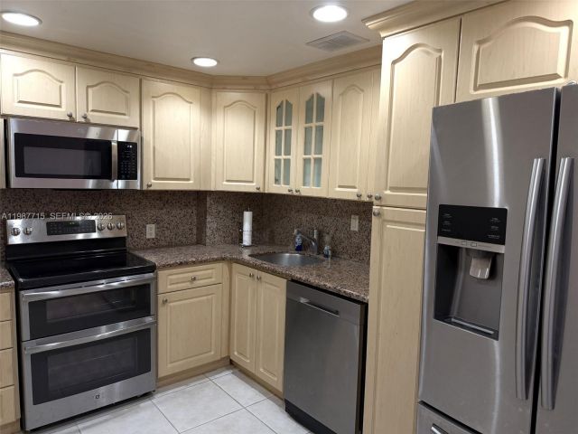 Apartment for rent  Unit #528 - photo 7527593