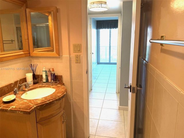 Apartment for rent  Unit #528 - photo 7527596