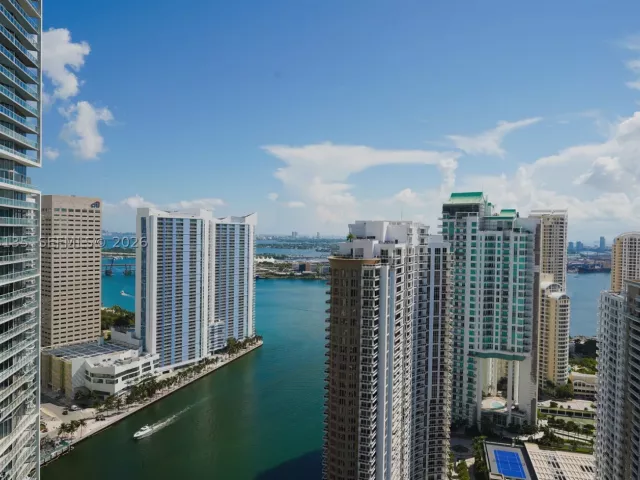 2-bedroom condo for rent in Miami - 495 Brickell Ave 3904 - MondialRealty