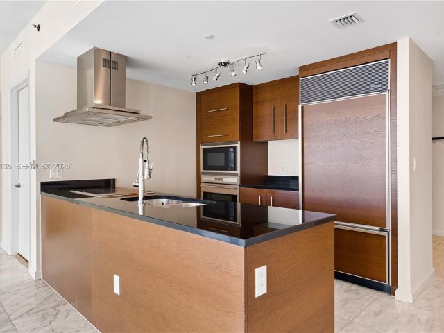 Apartment for rent  Unit #3904 - photo 7527447