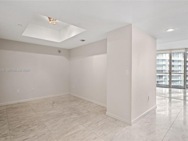 Apartment for rent  Unit #3904 - photo 7527448