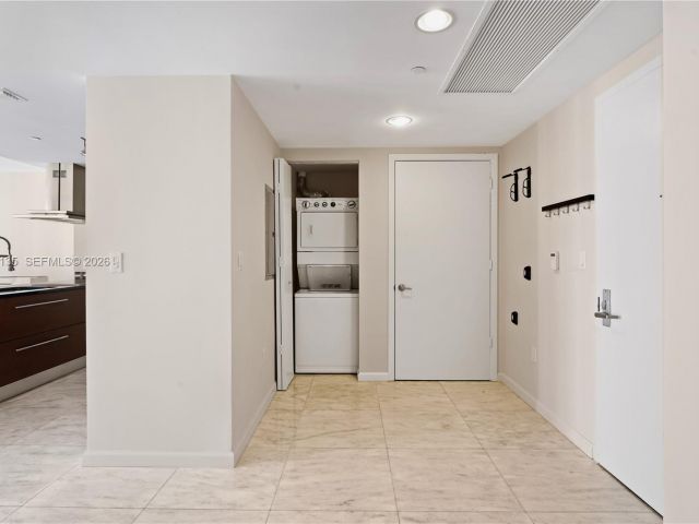 Apartment for rent  Unit #3904 - photo 7527450