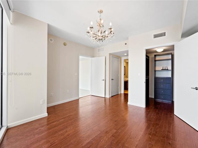 Apartment for rent  Unit #3904 - photo 7527454