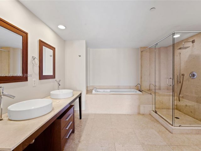 Apartment for rent  Unit #3904 - photo 7527457