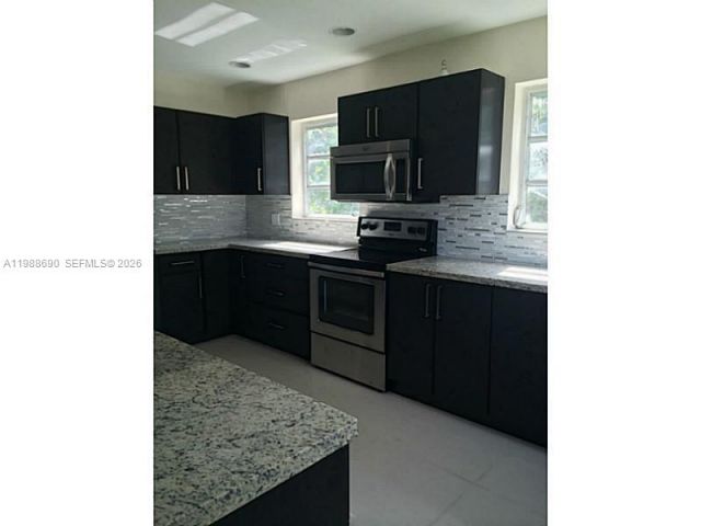 Home for rent at 740 NE 179 TE - photo 7525942