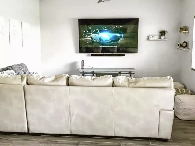 3-bedroom home for rent in Homestead - 11239 SW 243rd Ter 0 - MondialRealty