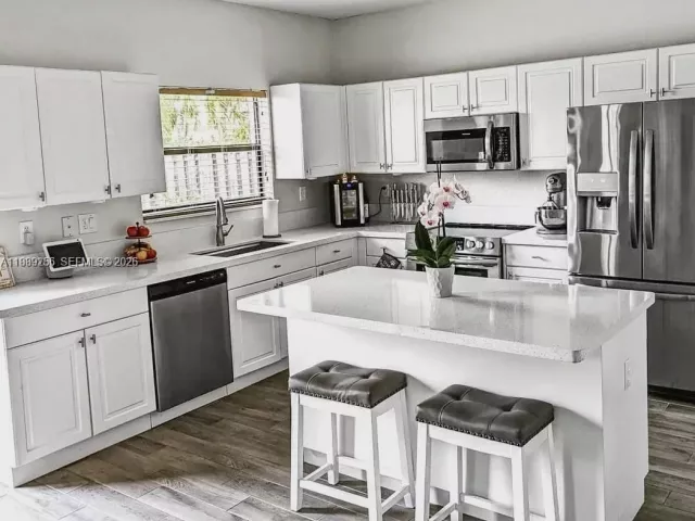 3-bedroom home for rent in Homestead - 11239 SW 243rd Ter 0 - MondialRealty