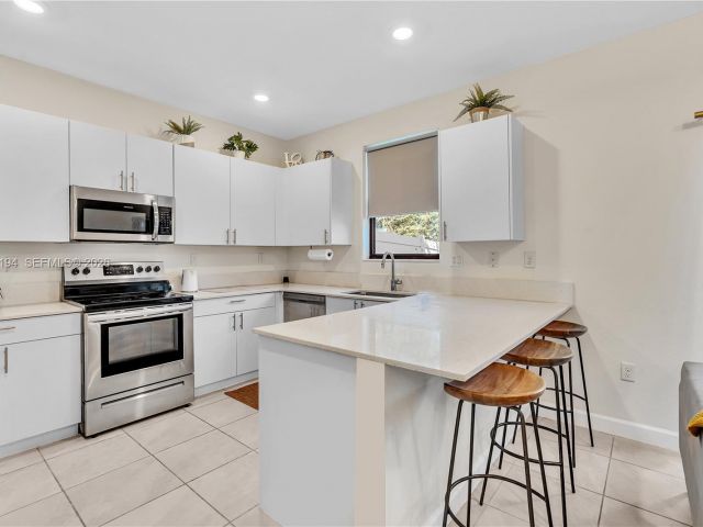 Home for rent at 20433 NW 4th Ct - photo 7526572