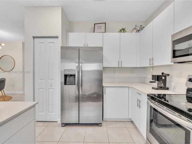 Home for rent at 20433 NW 4th Ct - photo 7526574