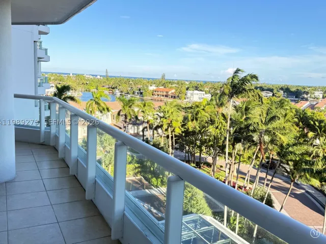 3-bedroom condo for sale in Aventura - 21050 Point Pl 702 - MondialRealty
