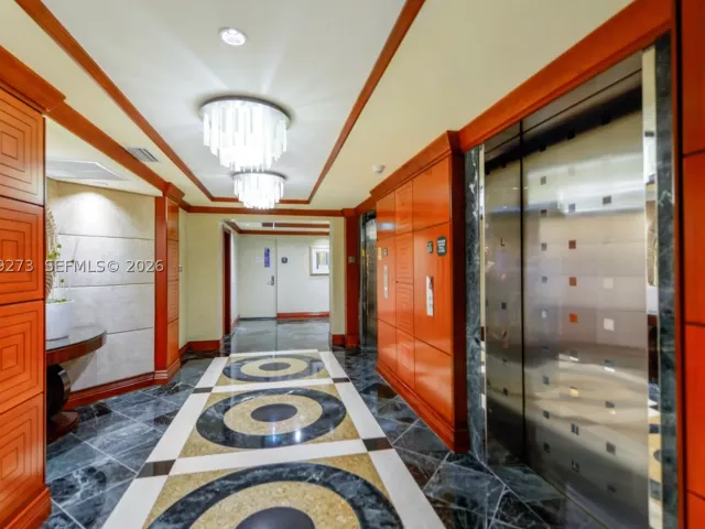 3-bedroom condo for sale in Aventura - 21050 Point Pl 702 - MondialRealty