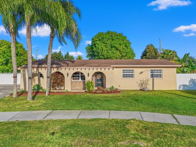 Home for sale at 3605 SW 122nd Pl - photo 7526374