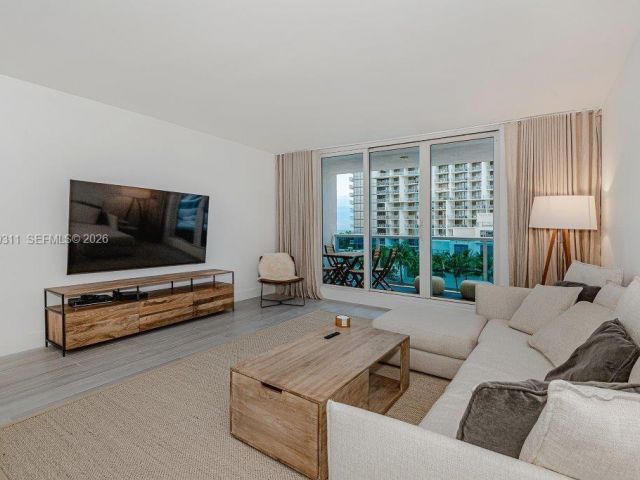 Apartment for rent  Unit # - photo 7533770