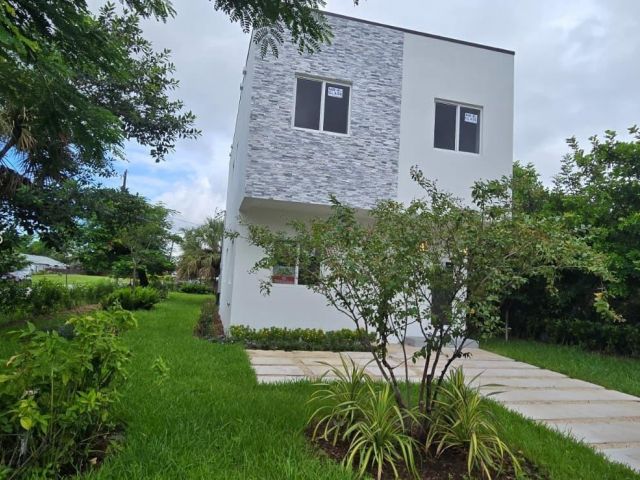 4-bedroom home for sale in Pompano Beach - 141 NW 11th St - MondialRealty
