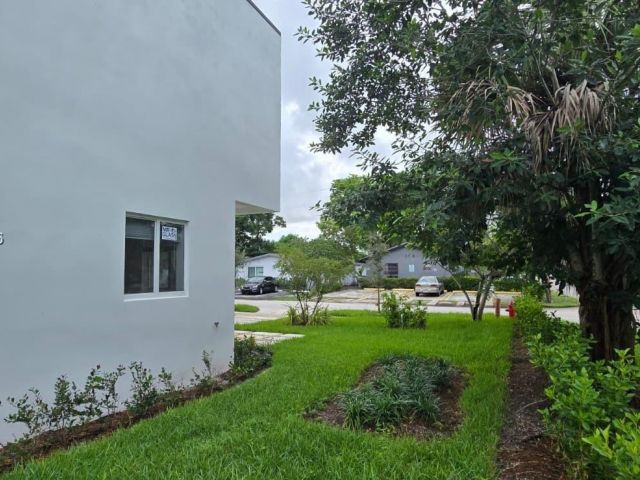 4-bedroom home for sale in Pompano Beach - 141 NW 11th St - MondialRealty