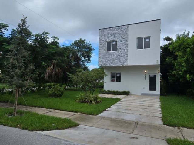 4-bedroom home for sale in Pompano Beach - 141 NW 11th St - MondialRealty