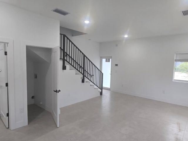 4-bedroom home for sale in Pompano Beach - 141 NW 11th St - MondialRealty