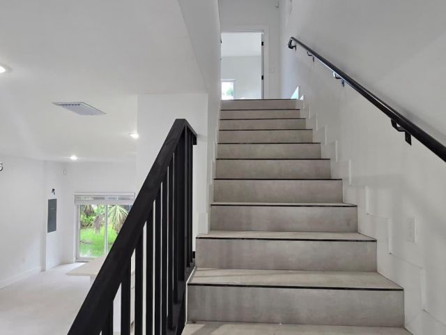 4-bedroom home for sale in Pompano Beach - 141 NW 11th St - MondialRealty