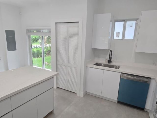 4-bedroom home for sale in Pompano Beach - 141 NW 11th St - MondialRealty