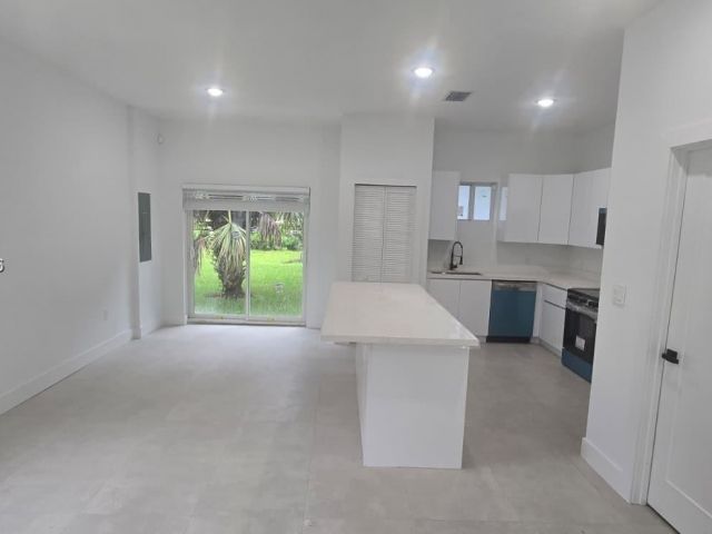 4-bedroom home for sale in Pompano Beach - 141 NW 11th St - MondialRealty