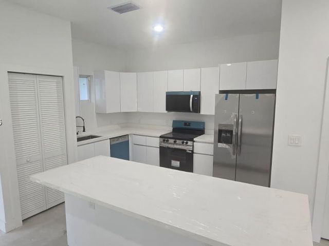 4-bedroom home for sale in Pompano Beach - 141 NW 11th St - MondialRealty
