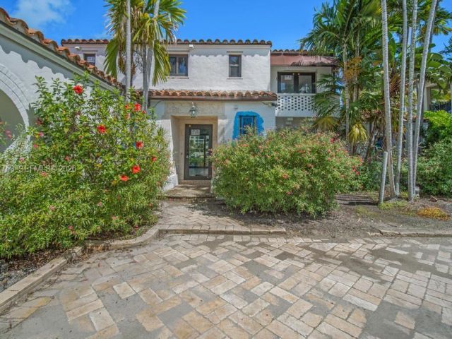 Home for rent at 5661 Pine Tree Dr 0 - photo 7526487